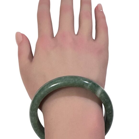 Natural Jade Gemstone Bangle Bracelet Size 7.5 inches - Picture 3 of 10